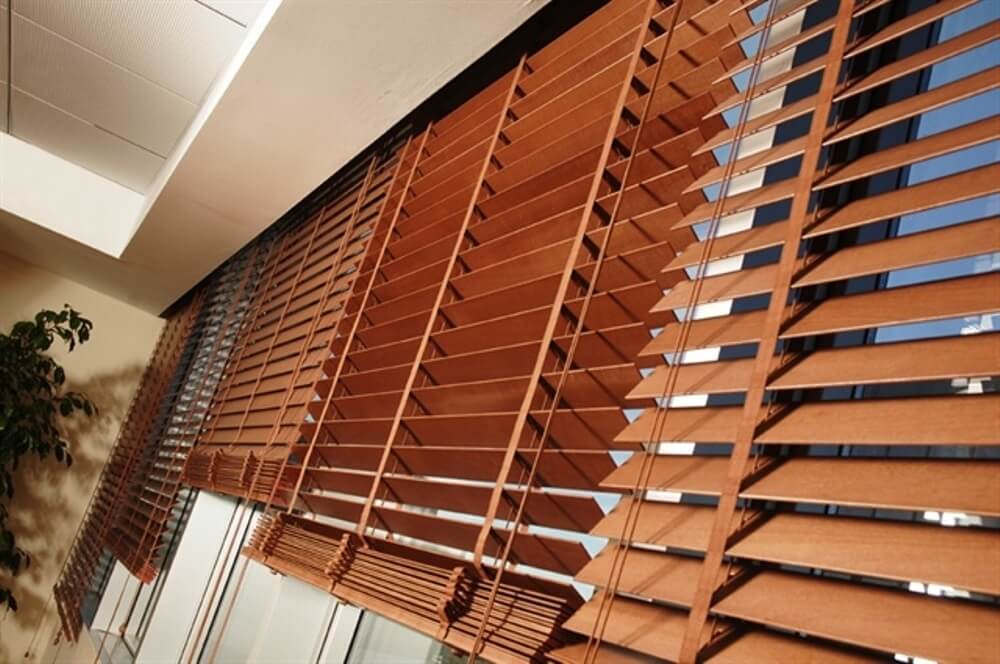 Сколько стоят деревянные жалюзи